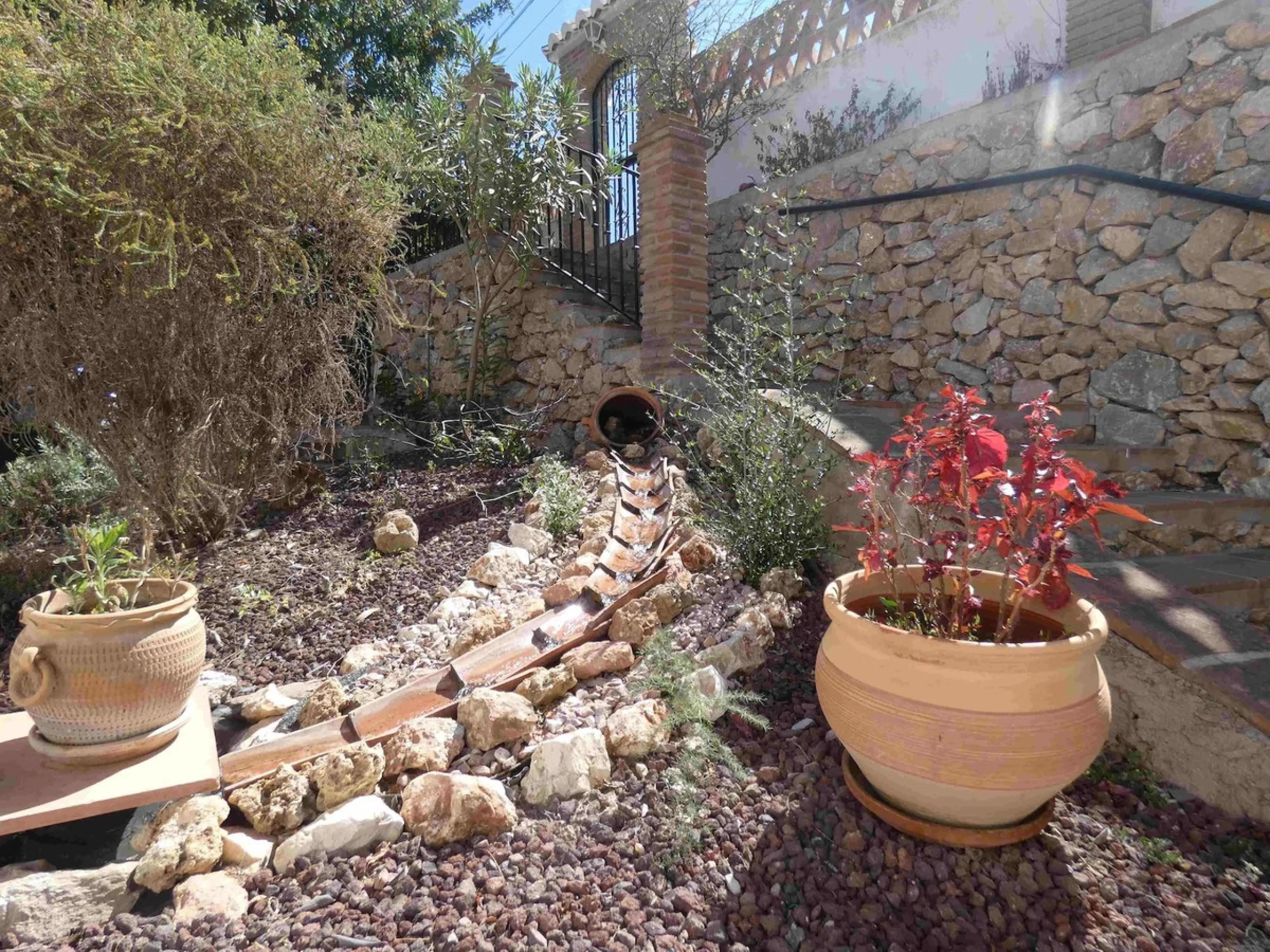 Stunning 5-Bedroom Villa with Separate Apartment in Exclusive Cortijos San Rafael