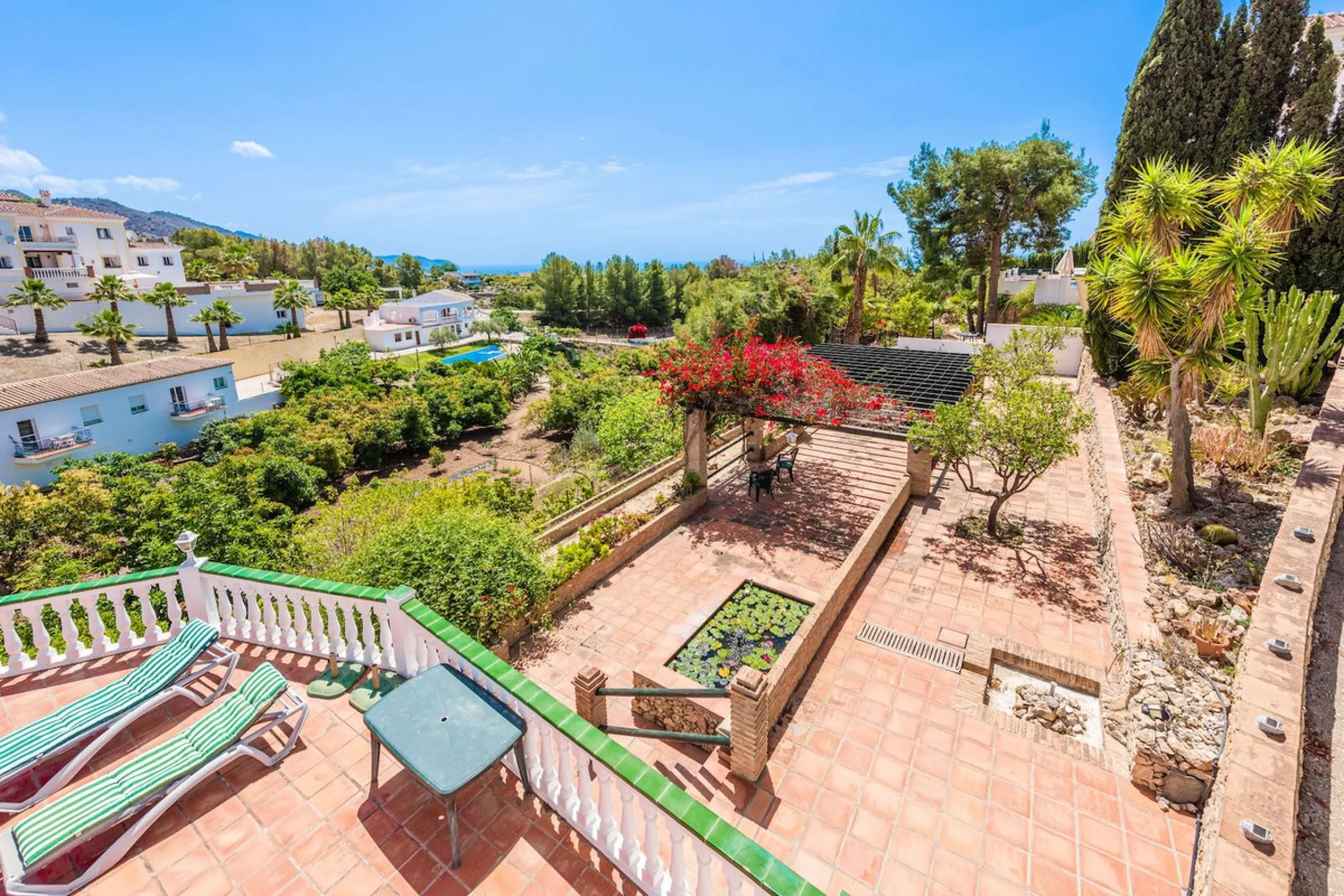 Stunning 5-Bedroom Villa with Separate Apartment in Exclusive Cortijos San Rafael