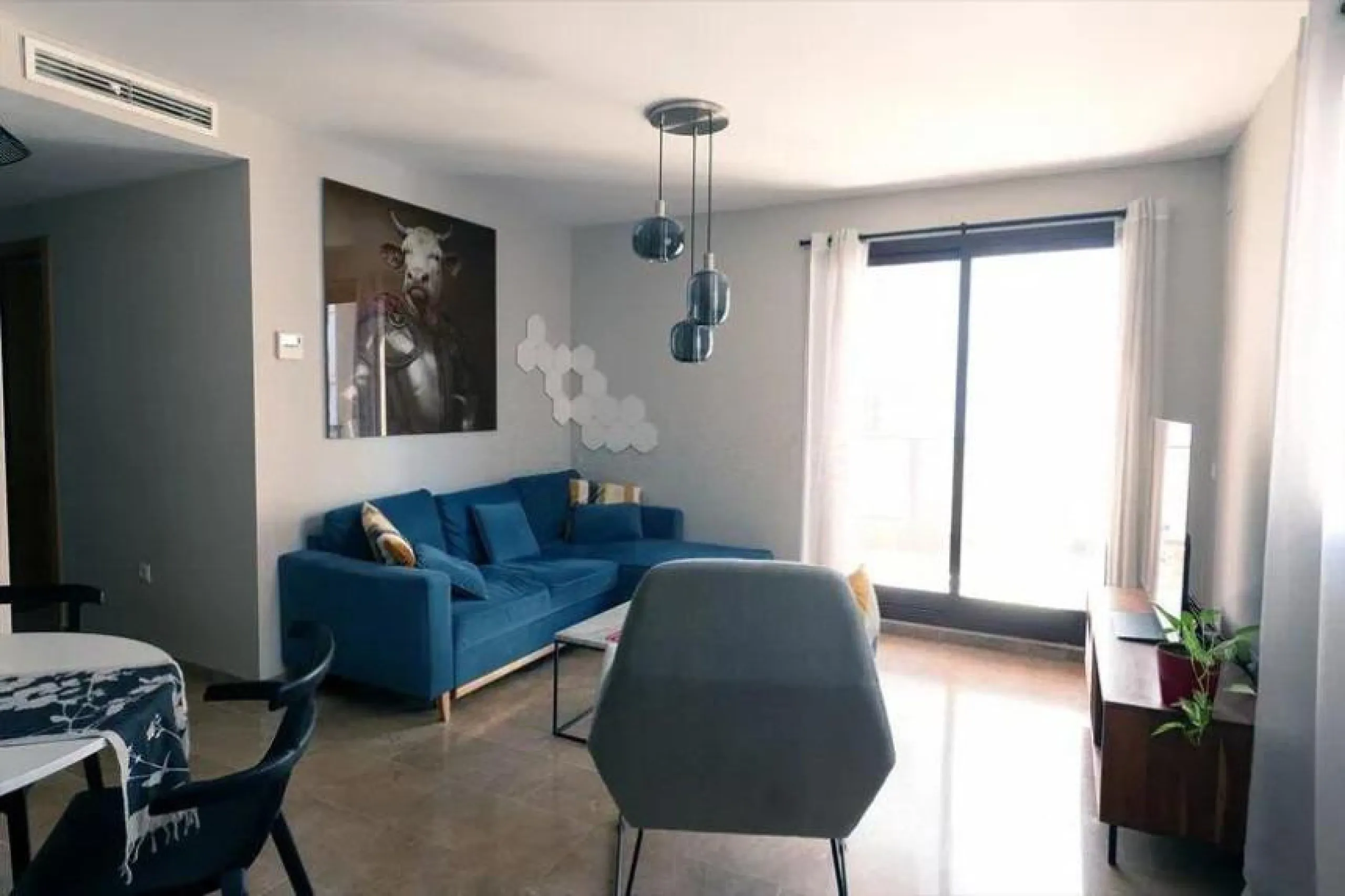 Discover this welcoming, bright, and airy apartment that combines light, comfort, and excellent features, ideal for year-round living or as an investment.