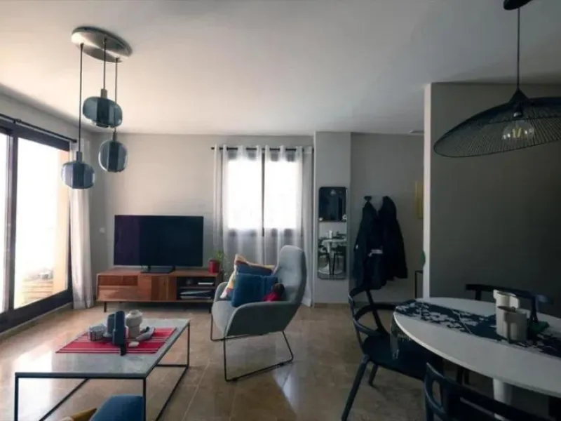 Discover this welcoming, bright, and airy apartment that combines light, comfort, and excellent features, ideal for year-round living or as an investment.
