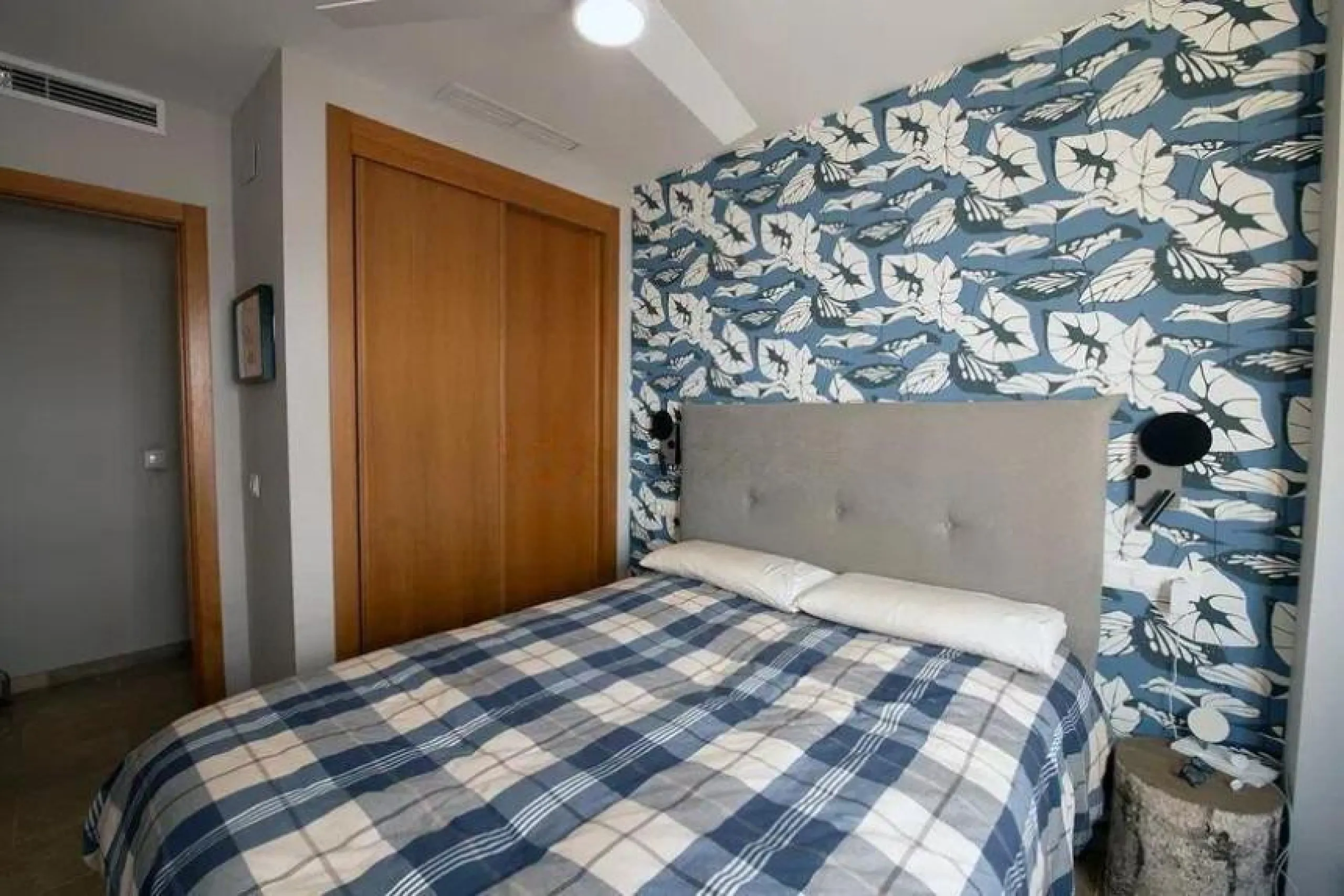 Discover this welcoming, bright, and airy apartment that combines light, comfort, and excellent features, ideal for year-round living or as an investment.