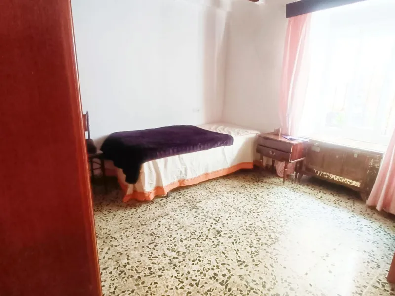 Classic Andalusian Independent House in Estepona's Historic Center – Prime Location Facing Plaza Francisco Umbral, Ideal for Renovation!