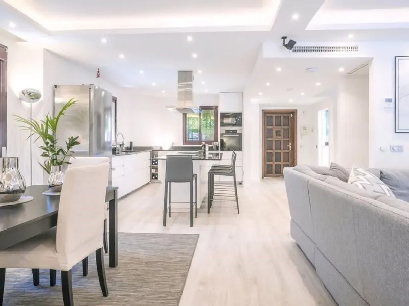 Spacious 4-Bedroom Home in Jardines de las Lomas