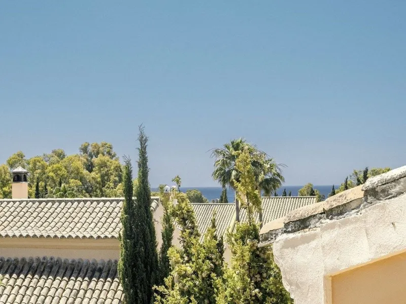Spacious 4-Bedroom Home in Jardines de las Lomas