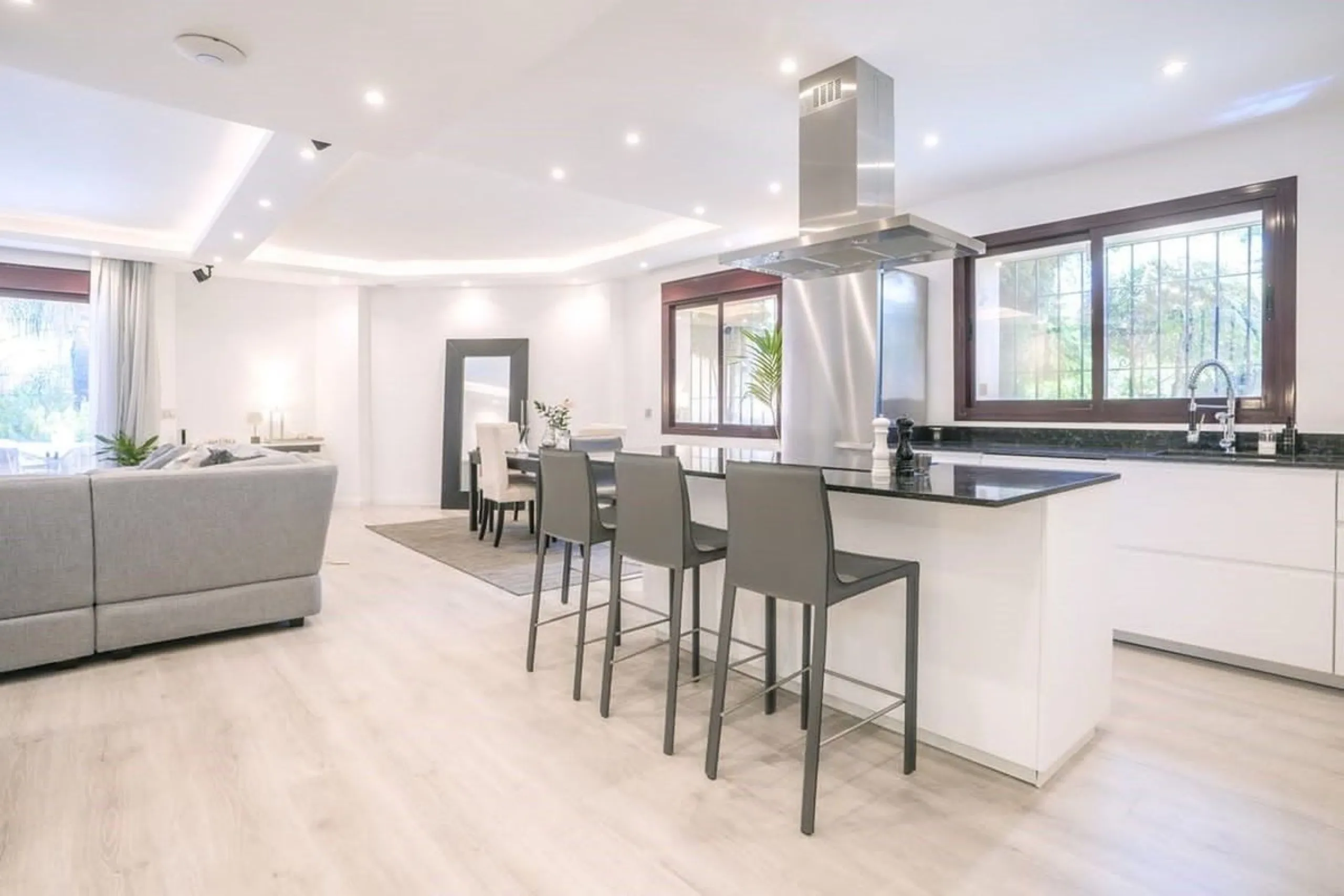 Spacious 4-Bedroom Home in Jardines de las Lomas