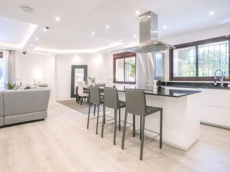 Spacious 4-Bedroom Home in Jardines de las Lomas