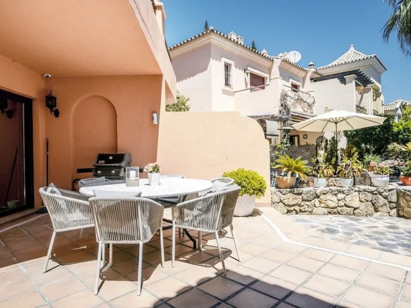 Spacious 4-Bedroom Home in Jardines de las Lomas