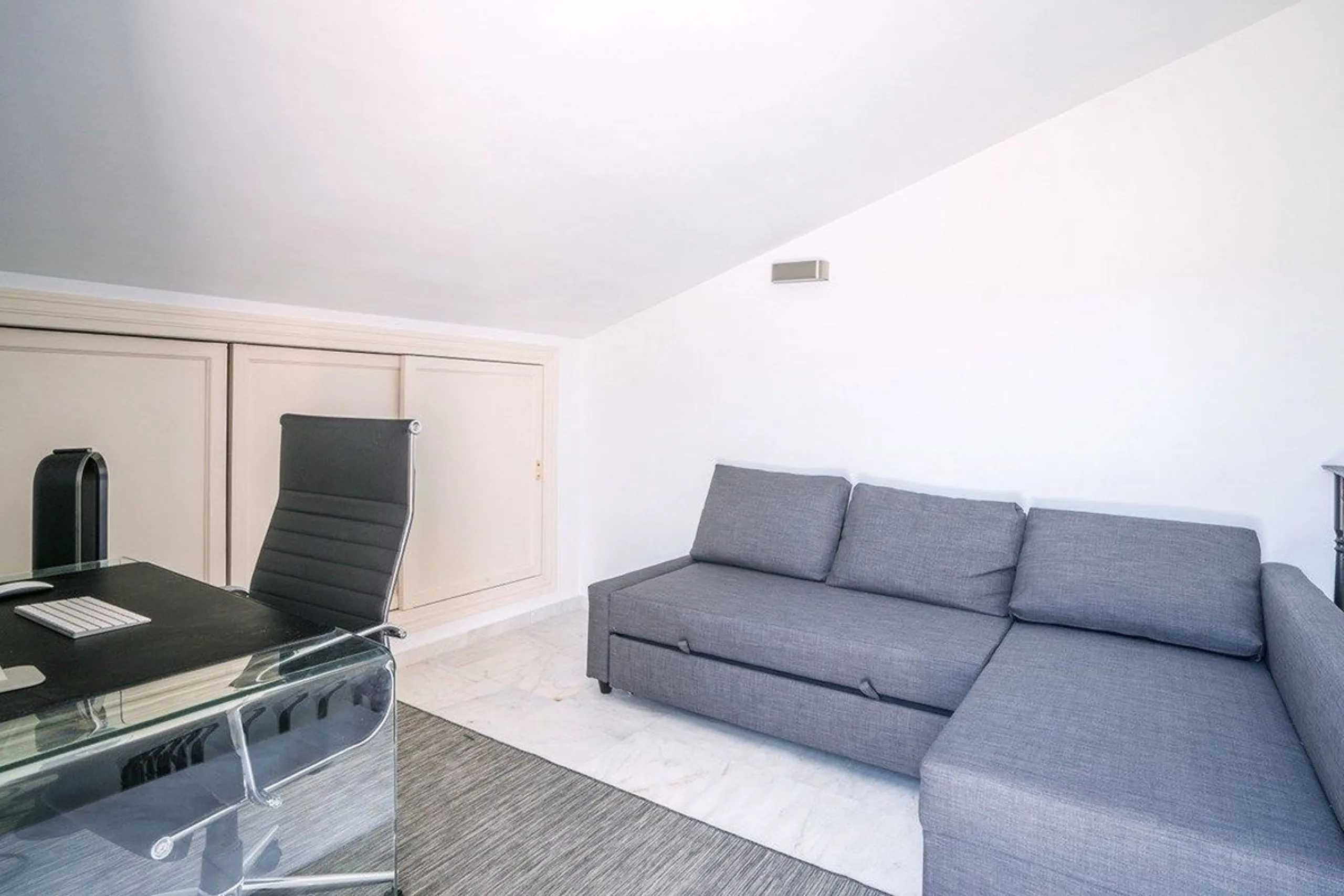 Spacious 4-Bedroom Home in Jardines de las Lomas
