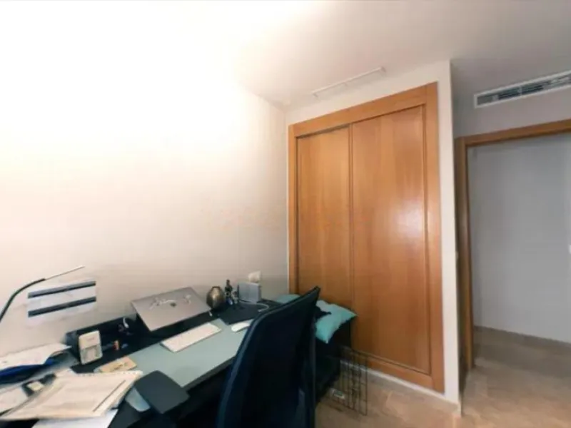 Discover this welcoming, bright, and airy apartment that combines light, comfort, and excellent features, ideal for year-round living or as an investment.