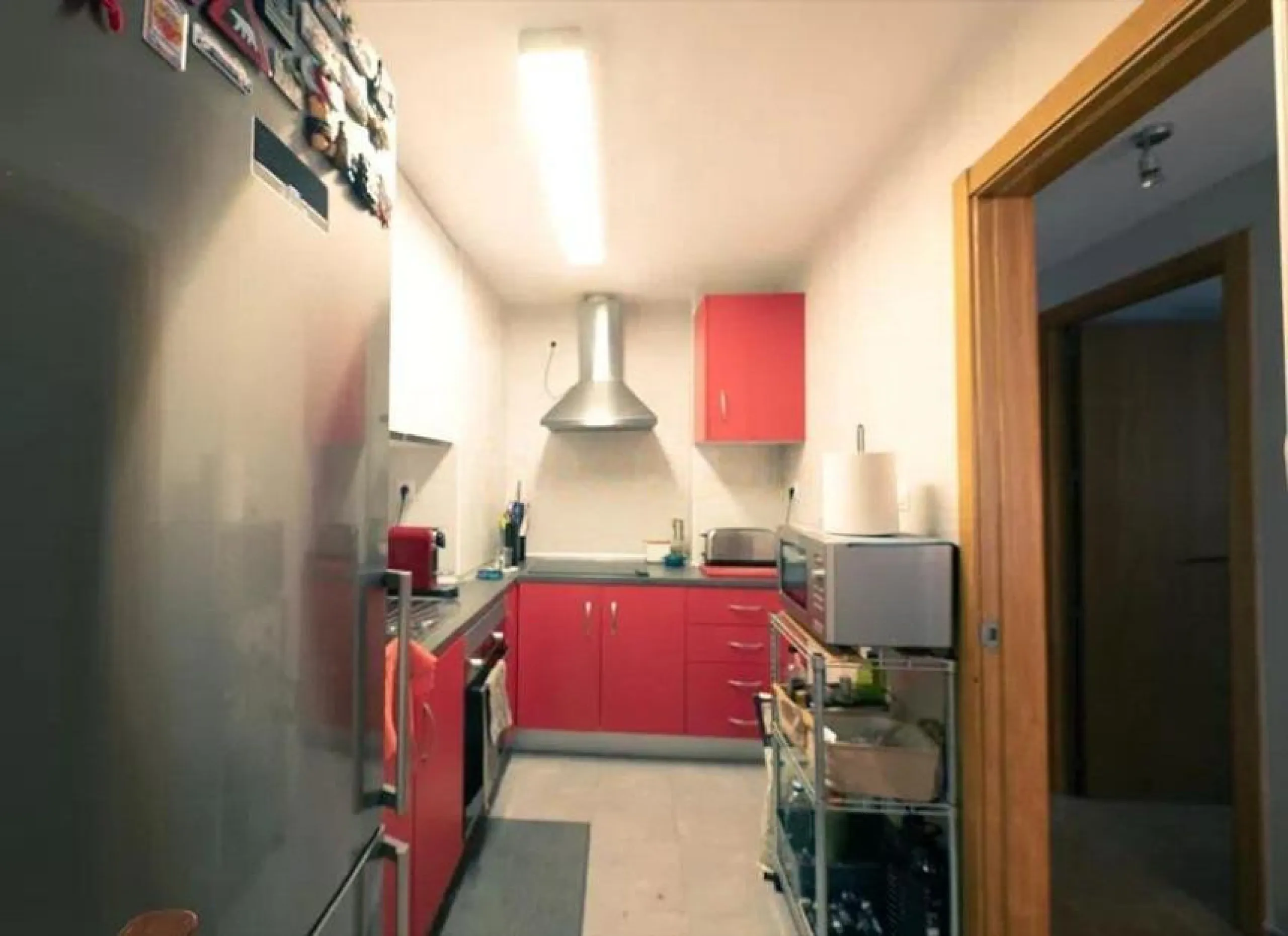 Discover this welcoming, bright, and airy apartment that combines light, comfort, and excellent features, ideal for year-round living or as an investment.
