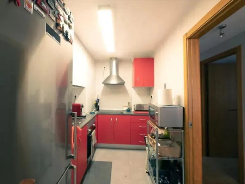 Discover this welcoming, bright, and airy apartment that combines light, comfort, and excellent features, ideal for year-round living or as an investment.