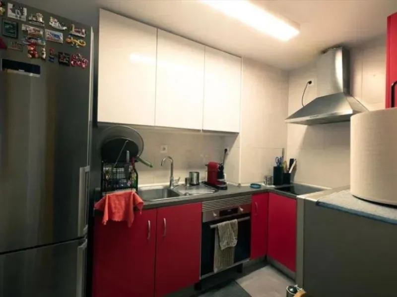 Discover this welcoming, bright, and airy apartment that combines light, comfort, and excellent features, ideal for year-round living or as an investment.
