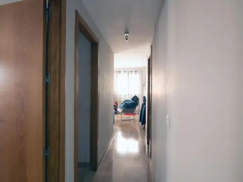 Discover this welcoming, bright, and airy apartment that combines light, comfort, and excellent features, ideal for year-round living or as an investment.