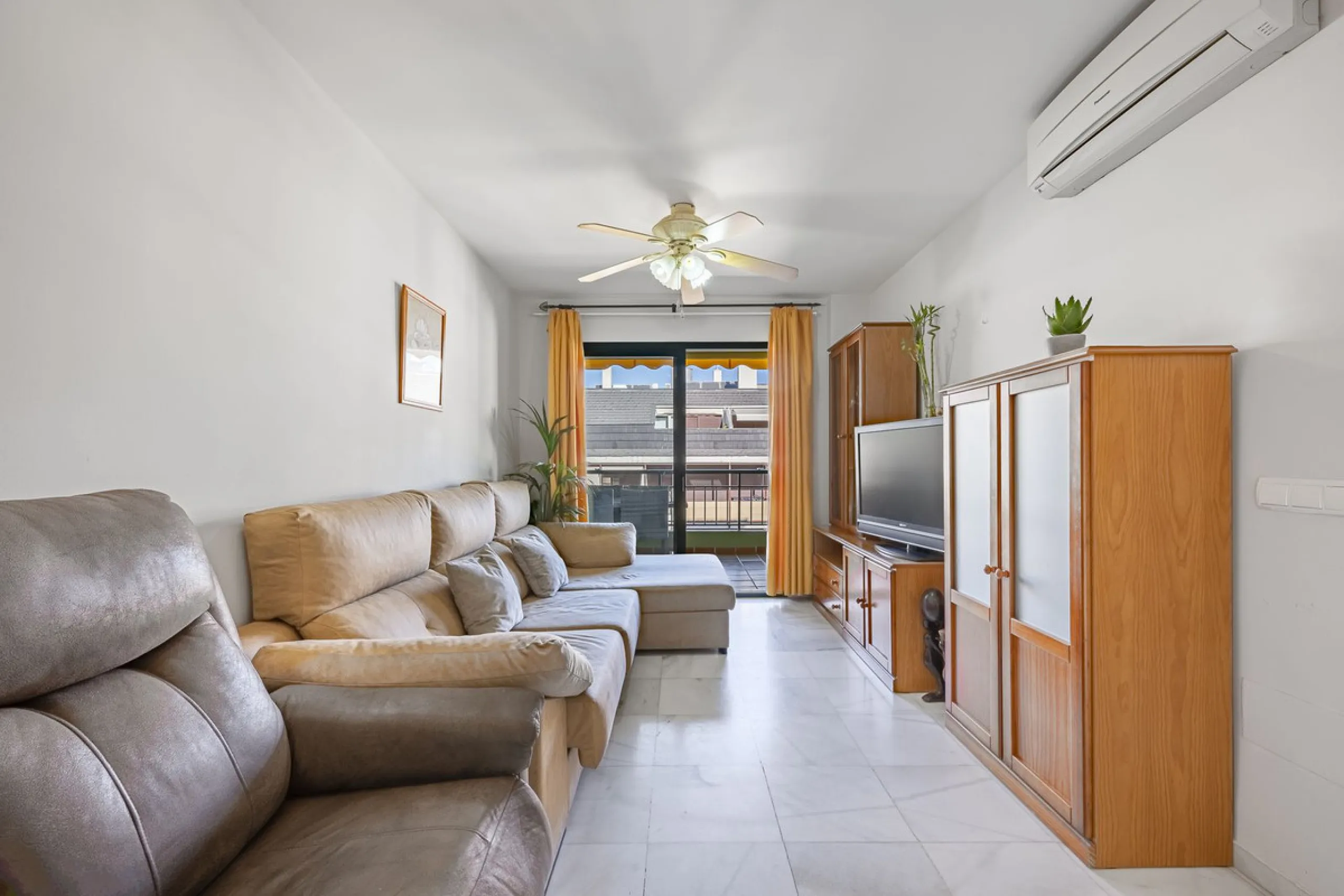 Apartment for sale in the Puerto Deportivo area of Fuengirola.