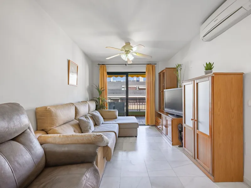 Apartment for sale in the Puerto Deportivo area of Fuengirola.