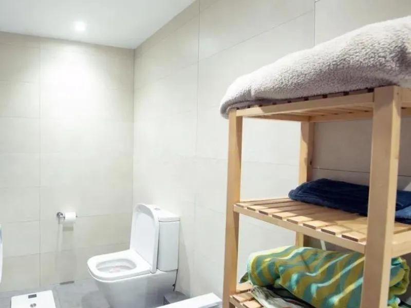 Discover this welcoming, bright, and airy apartment that combines light, comfort, and excellent features, ideal for year-round living or as an investment.