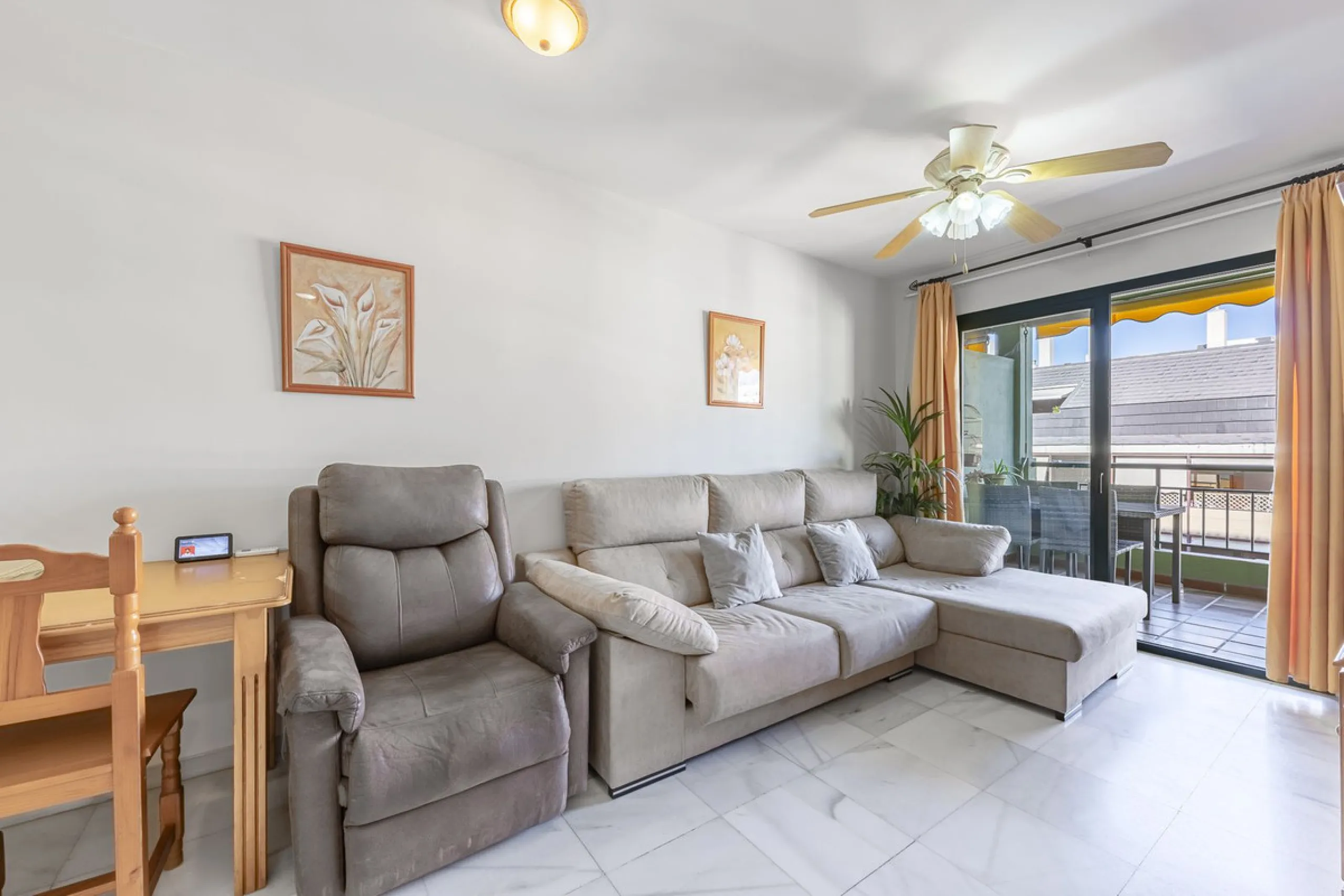Apartment for sale in the Puerto Deportivo area of Fuengirola.