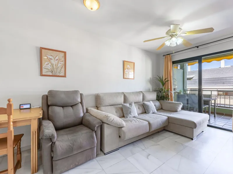 Apartment for sale in the Puerto Deportivo area of Fuengirola.