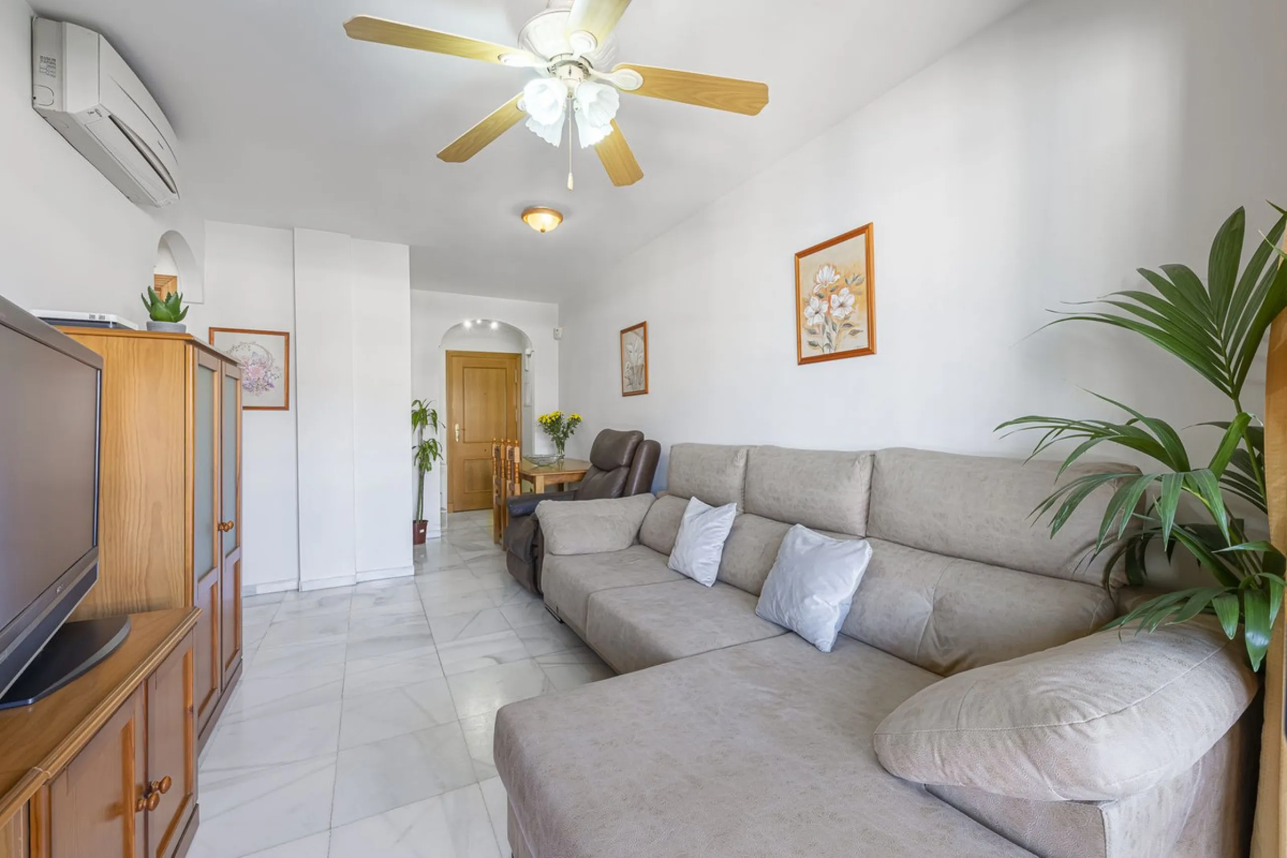 Apartment for sale in the Puerto Deportivo area of Fuengirola.