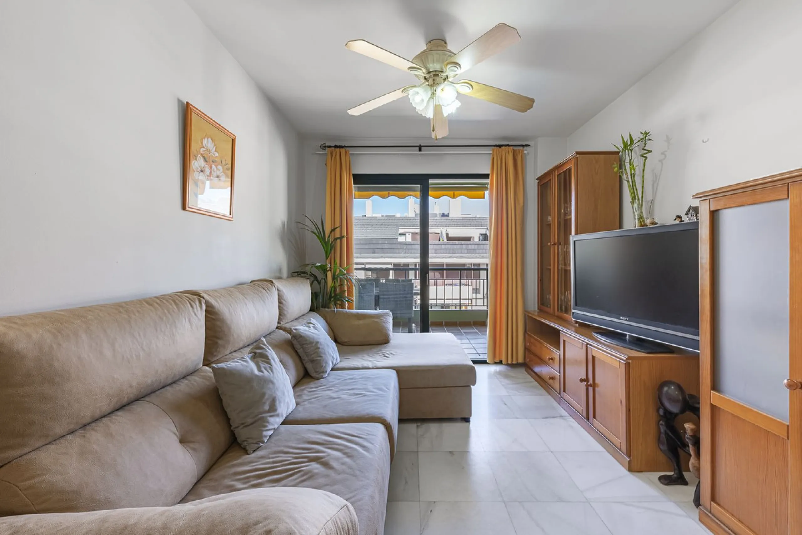 Apartment for sale in the Puerto Deportivo area of Fuengirola.