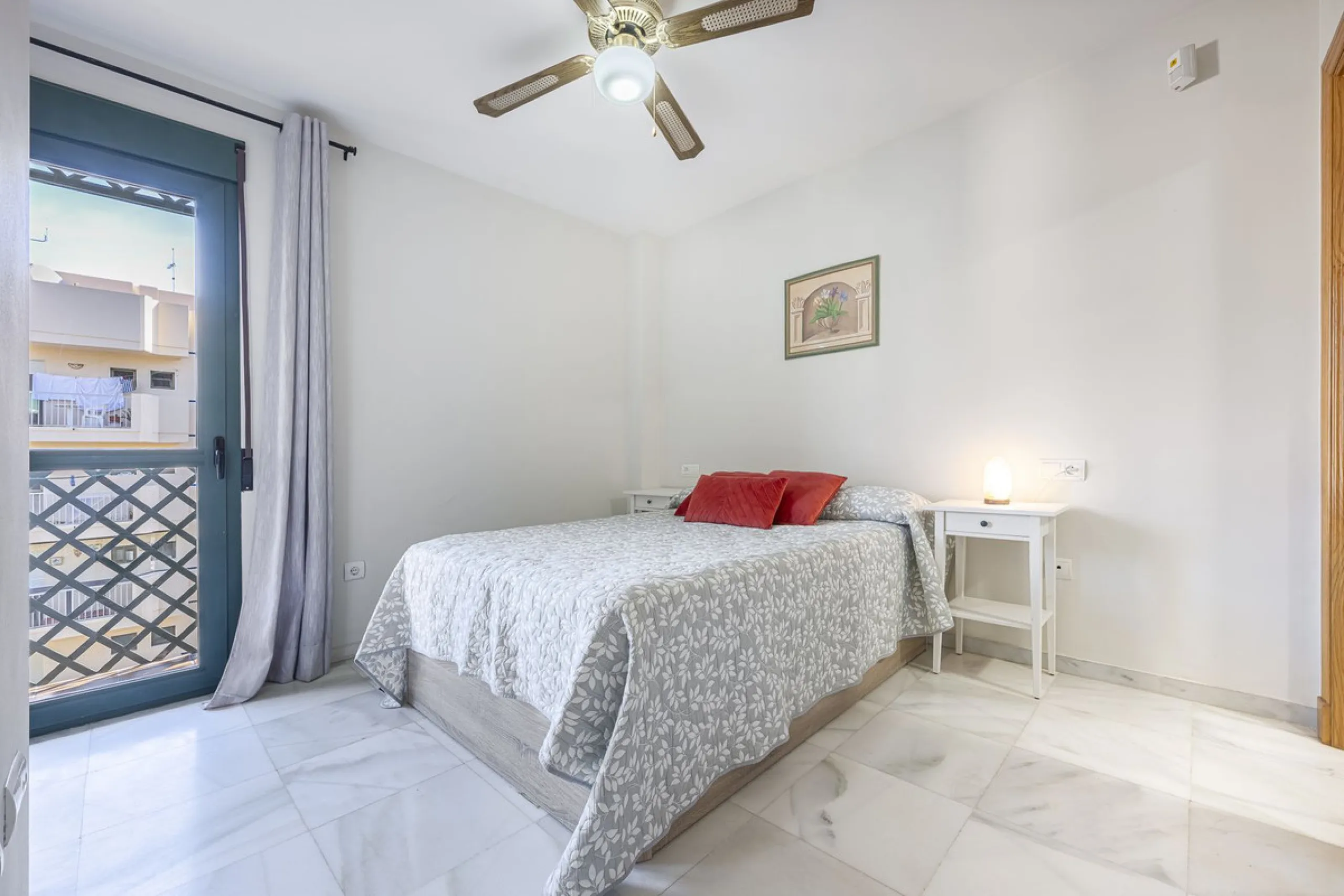 Apartment for sale in the Puerto Deportivo area of Fuengirola.