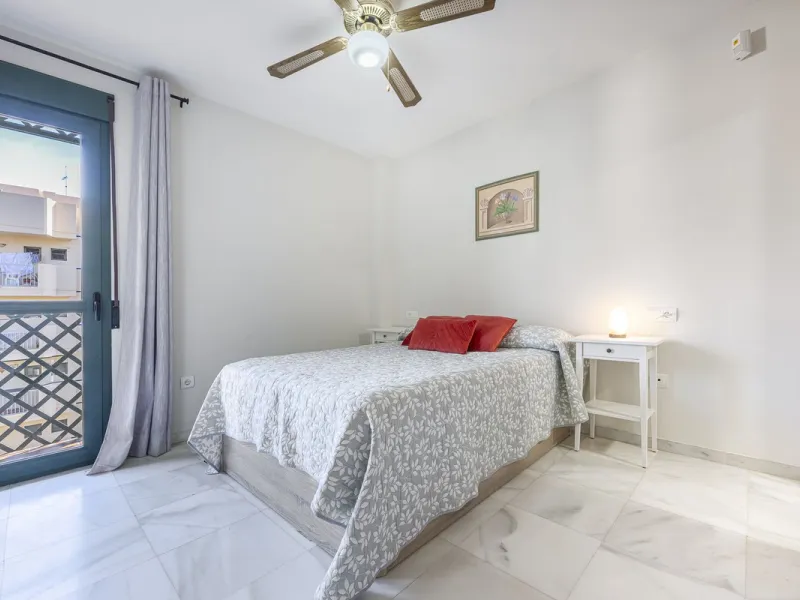 Apartment for sale in the Puerto Deportivo area of Fuengirola.