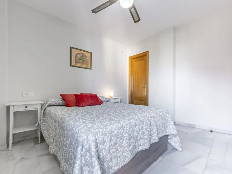 Apartment for sale in the Puerto Deportivo area of Fuengirola.