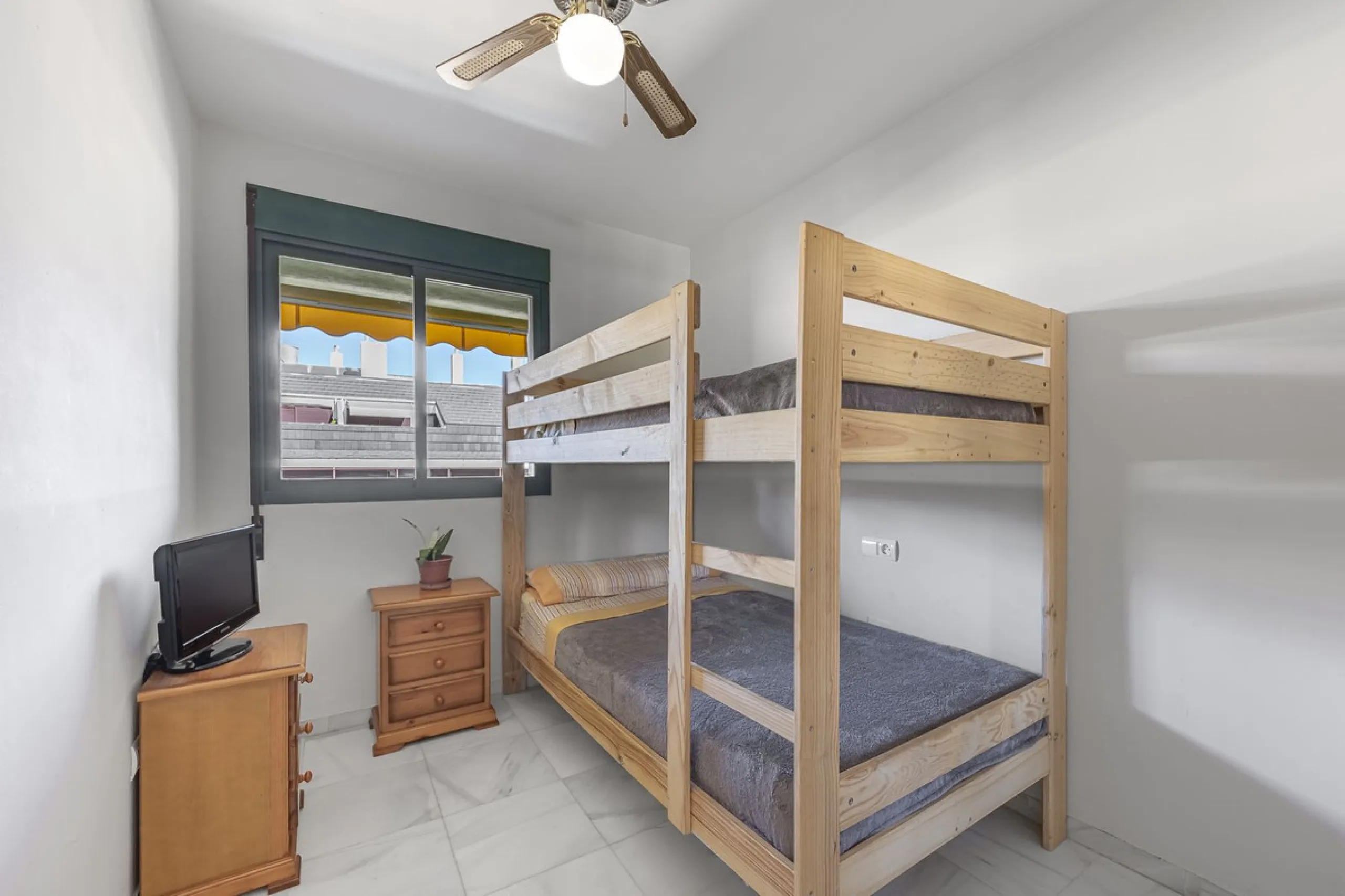 Apartment for sale in the Puerto Deportivo area of Fuengirola.