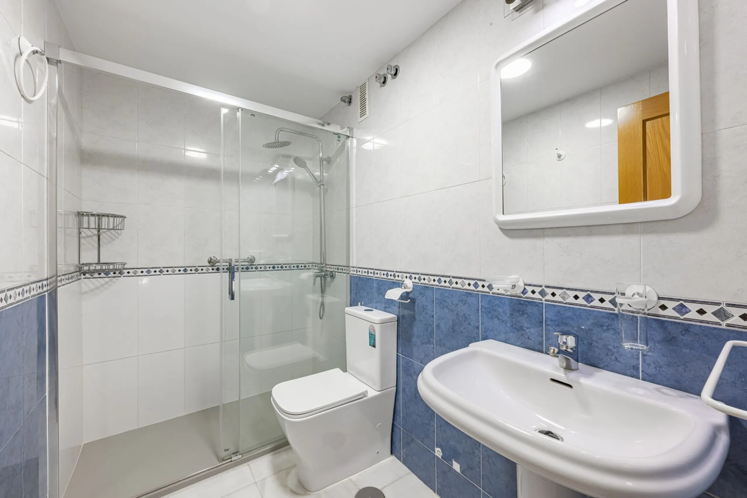 Apartment for sale in the Puerto Deportivo area of Fuengirola.