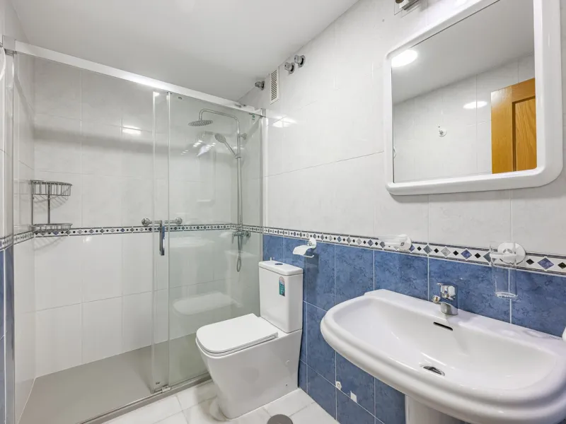 Apartment for sale in the Puerto Deportivo area of Fuengirola.