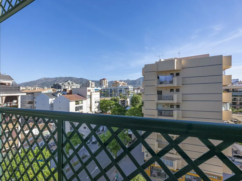 Apartment for sale in the Puerto Deportivo area of Fuengirola.