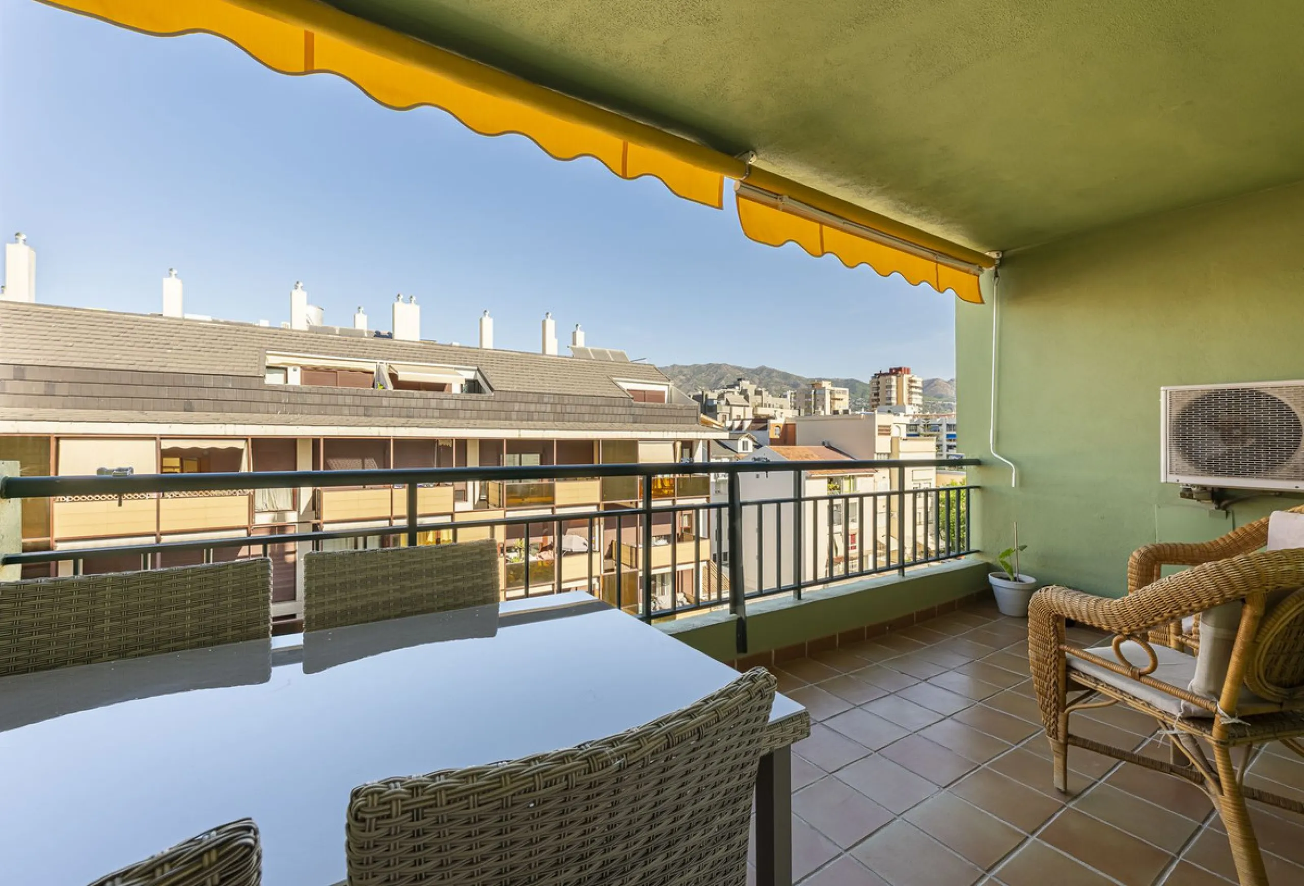 Apartment for sale in the Puerto Deportivo area of Fuengirola.