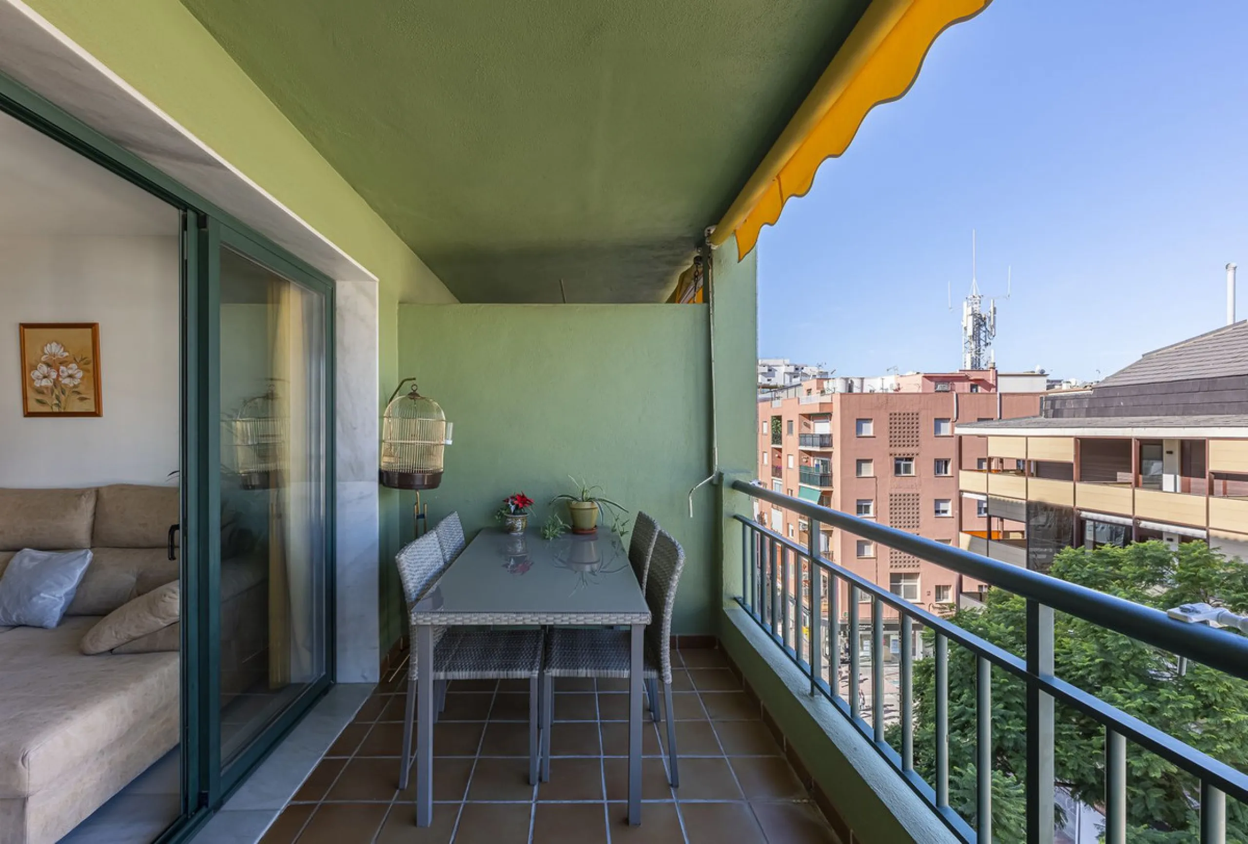 Apartment for sale in the Puerto Deportivo area of Fuengirola.