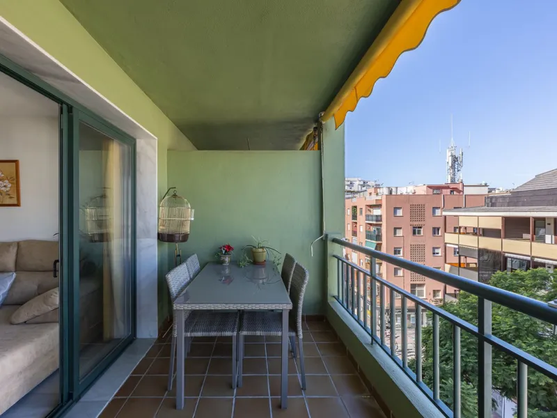 Apartment for sale in the Puerto Deportivo area of Fuengirola.