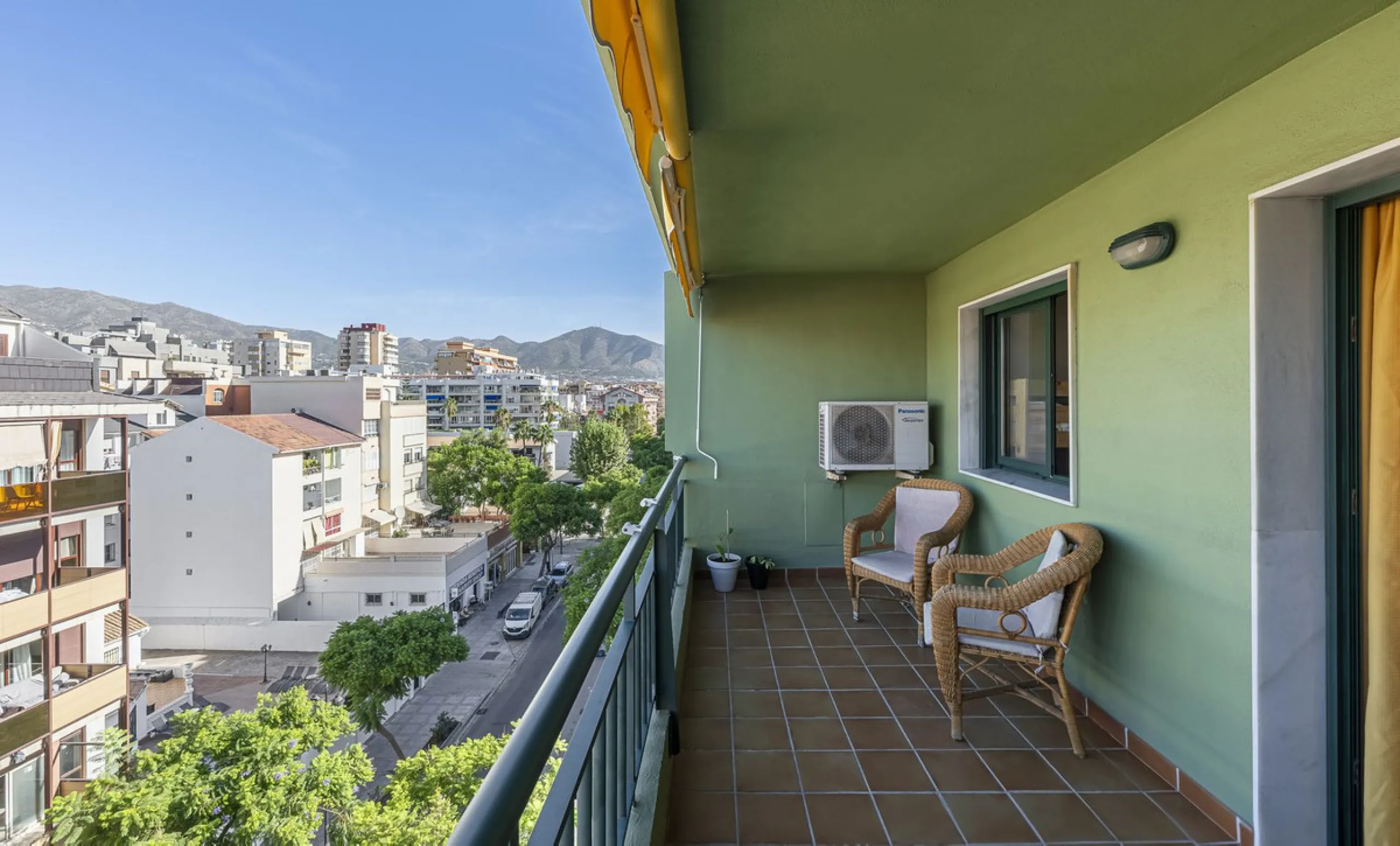 Apartment for sale in the Puerto Deportivo area of Fuengirola.