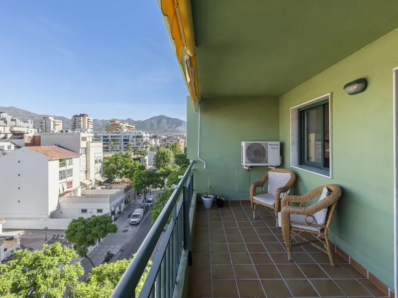 Apartment for sale in the Puerto Deportivo area of Fuengirola.