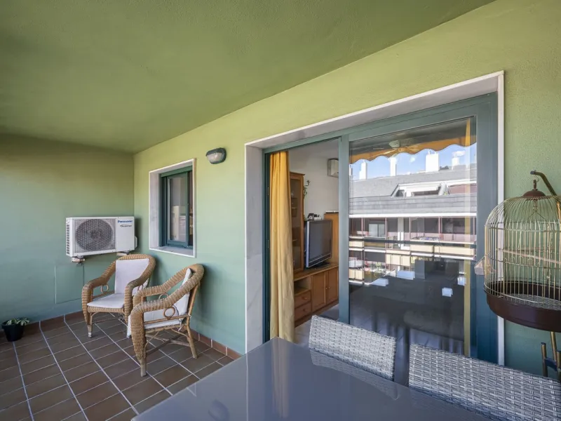 Apartment for sale in the Puerto Deportivo area of Fuengirola.