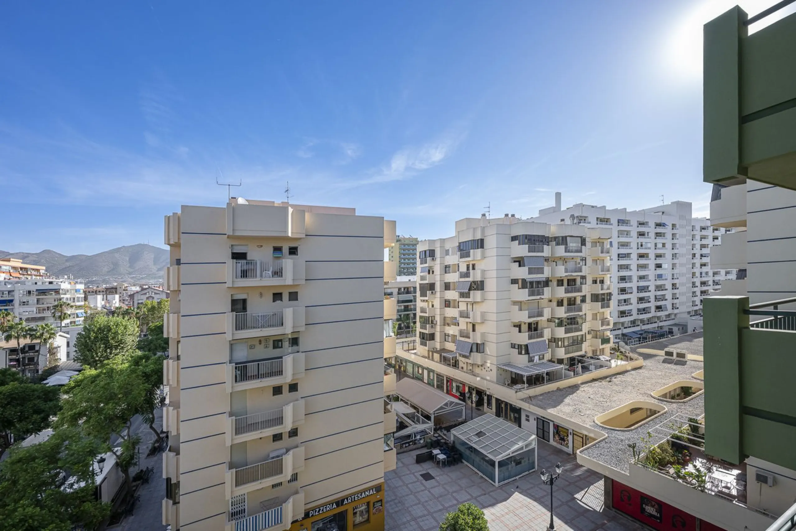 Apartment for sale in the Puerto Deportivo area of Fuengirola.
