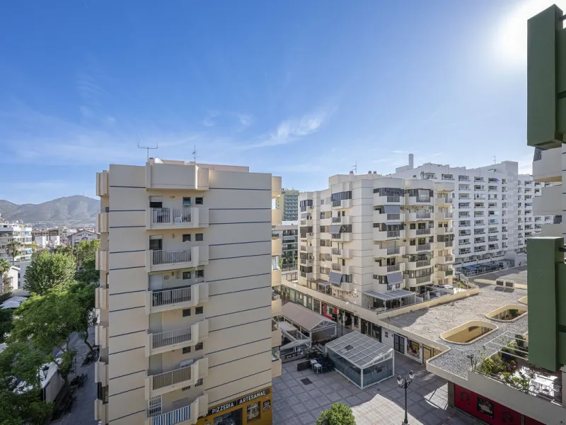 Apartment for sale in the Puerto Deportivo area of Fuengirola.