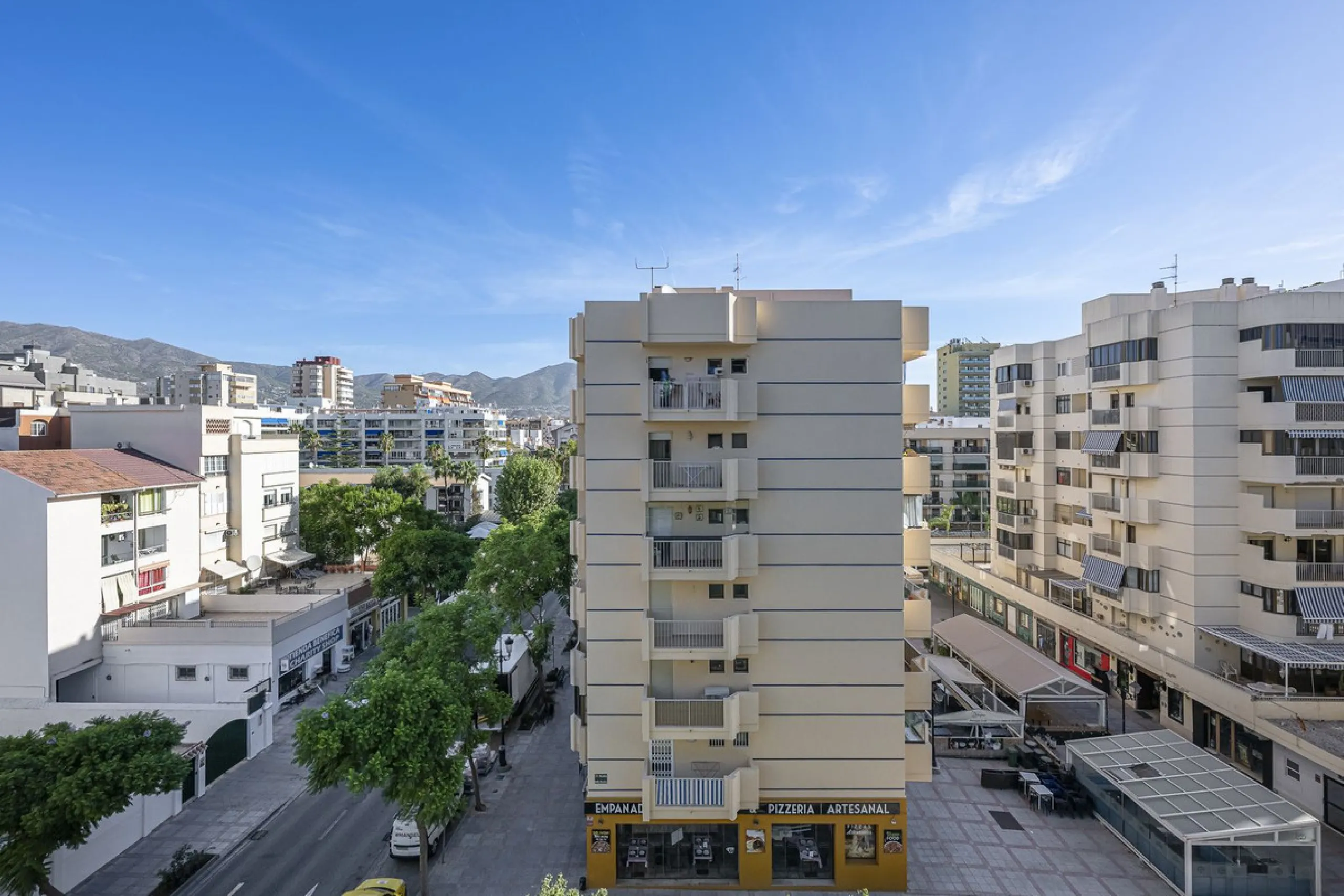 Apartment for sale in the Puerto Deportivo area of Fuengirola.