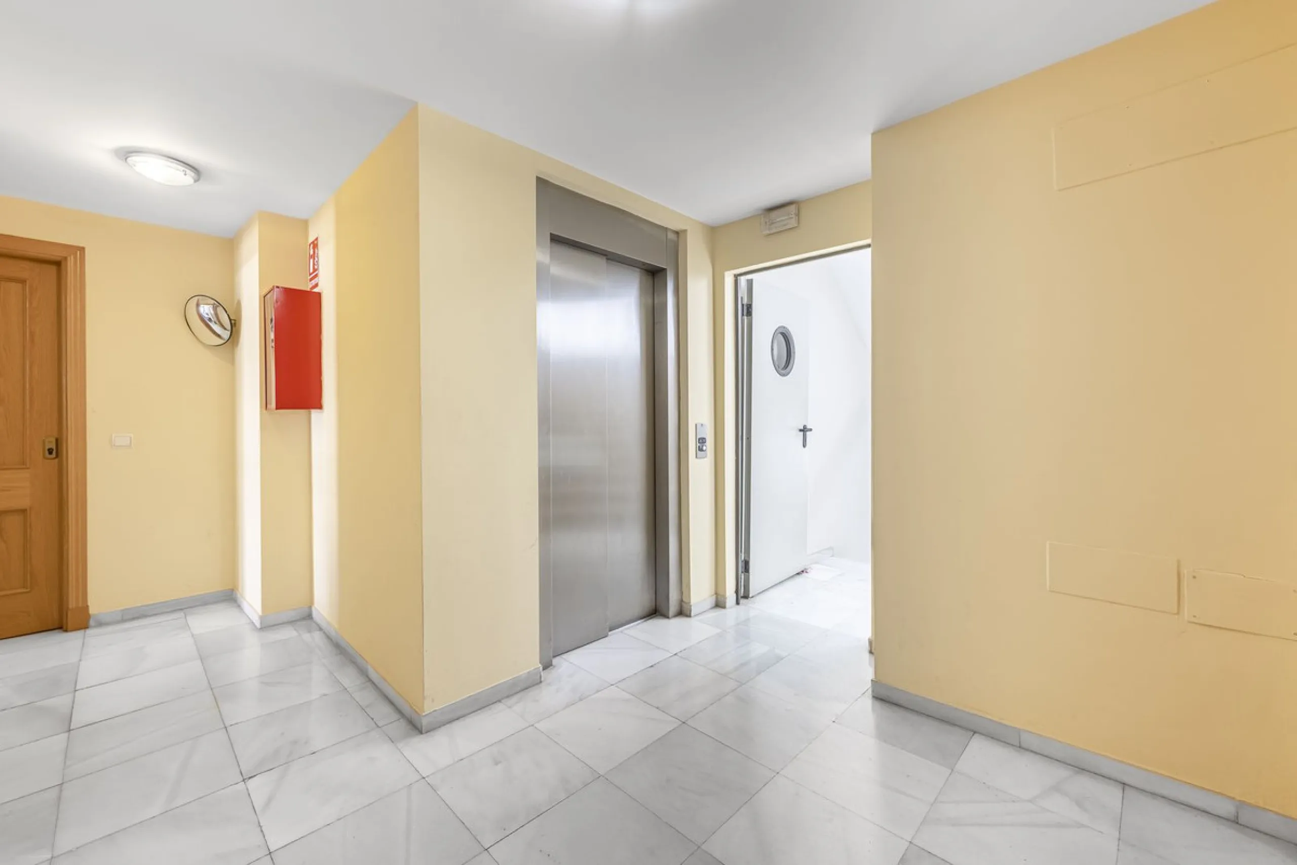 Apartment for sale in the Puerto Deportivo area of Fuengirola.