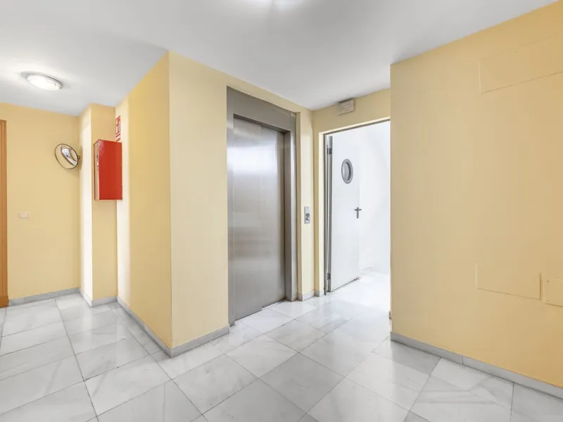 Apartment for sale in the Puerto Deportivo area of Fuengirola.