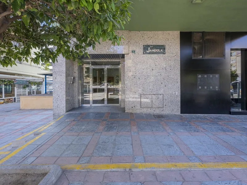 Apartment for sale in the Puerto Deportivo area of Fuengirola.