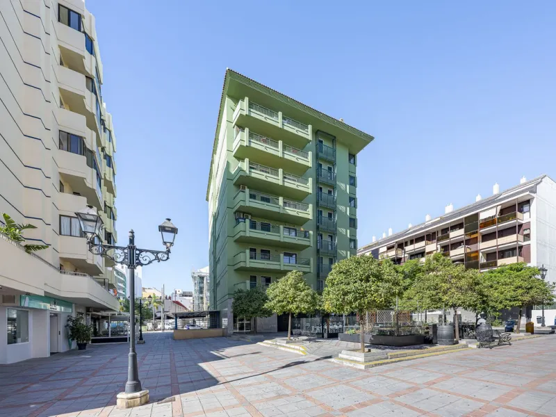 Apartment for sale in the Puerto Deportivo area of Fuengirola.