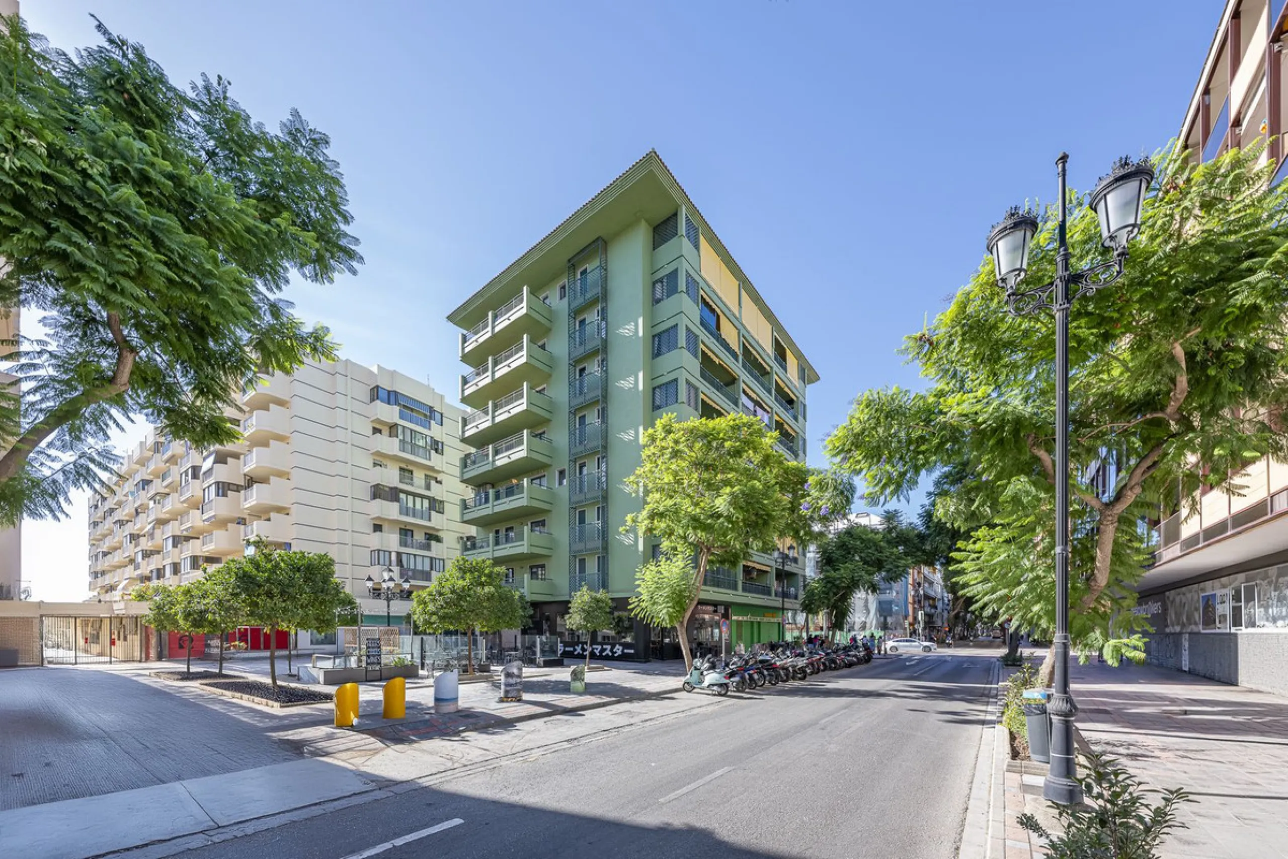 Apartment for sale in the Puerto Deportivo area of Fuengirola.