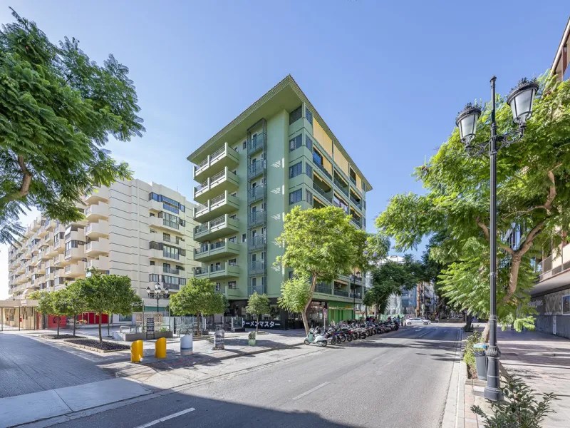 Apartment for sale in the Puerto Deportivo area of Fuengirola.