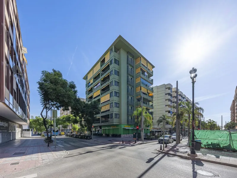 Apartment for sale in the Puerto Deportivo area of Fuengirola.