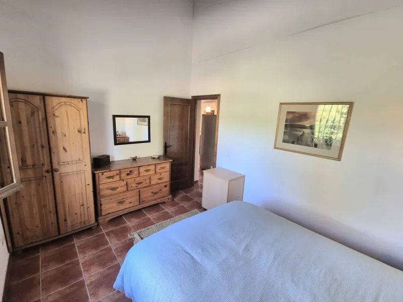 Fantastic opportunity to purchase this well kept, bright and spacious finca in between Alhaurín el Grande and Coin. The whole property, the pool, the outside kitchen etc, everything is legal and registered. Only asking price will be accepted.