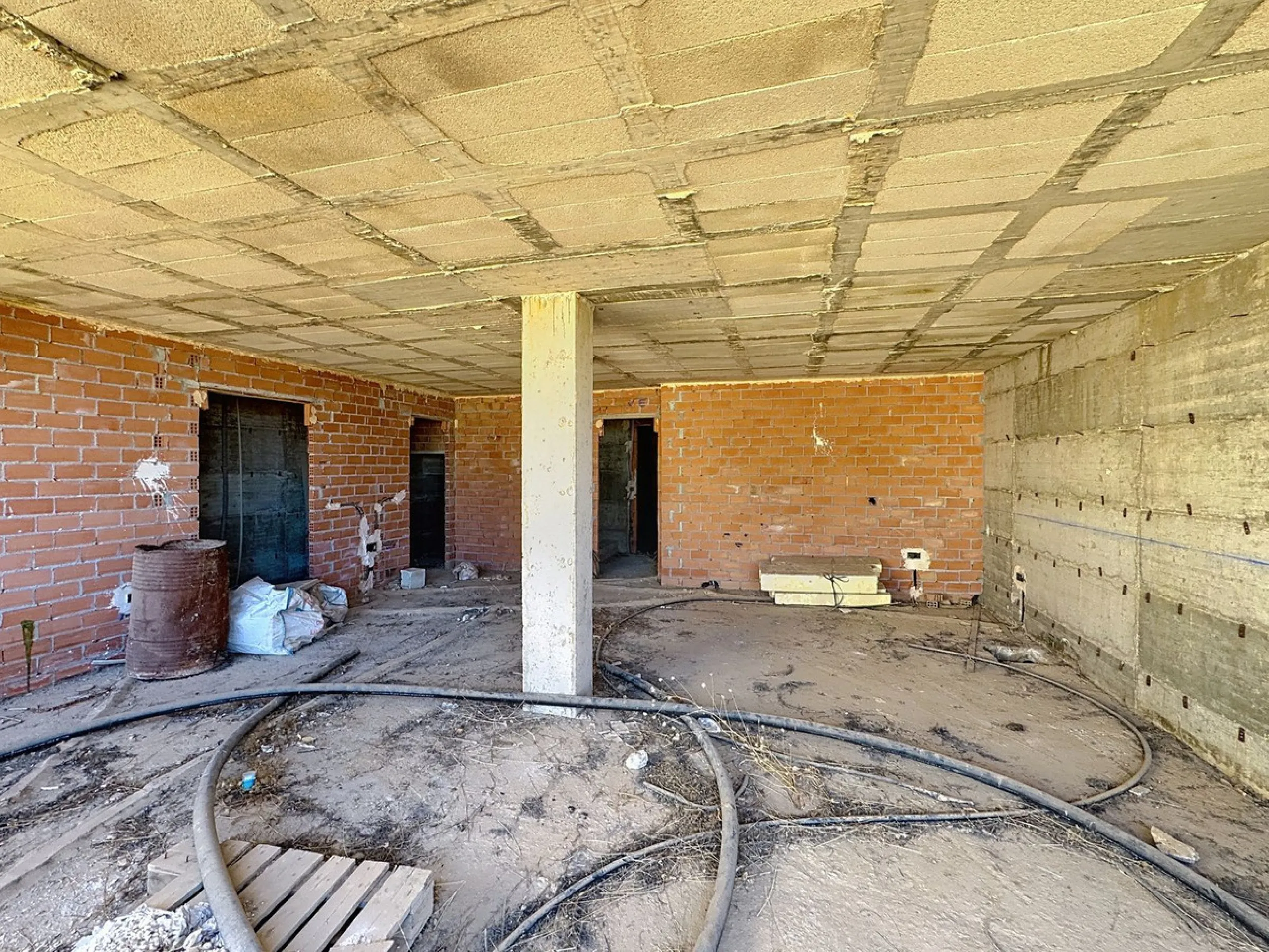 House - Detached Villa в продаже в Mijas, Málaga. В доме 5 спален и 4 ванных комнат. Площадь дома 250 м². Площадь участка 2439 м²