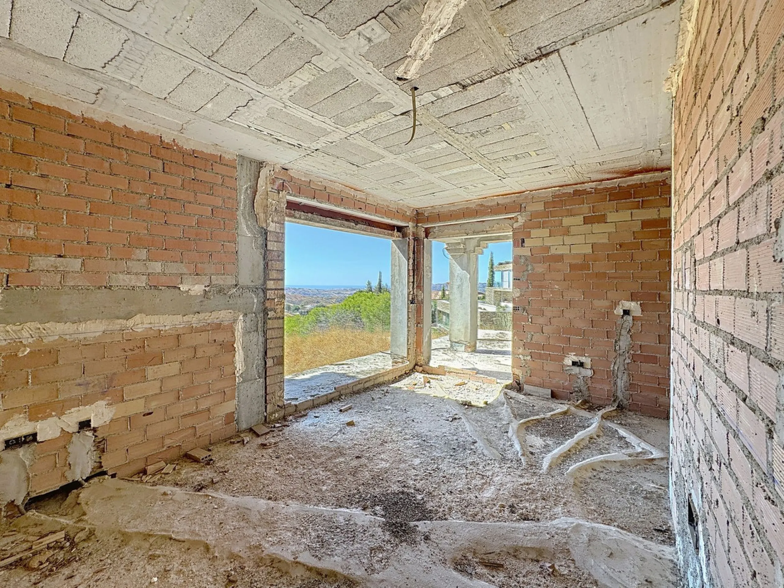 House - Detached Villa в продаже в Mijas, Málaga. В доме 5 спален и 4 ванных комнат. Площадь дома 250 м². Площадь участка 2439 м²